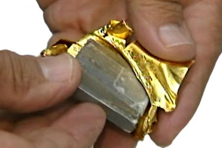 10oz tungsten bar encased in a gold shell